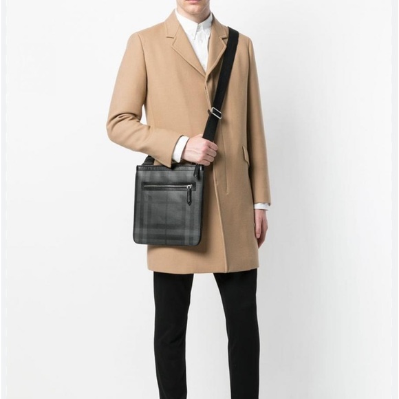 Authentic Burberry messenger bag - Picture 14 of 16